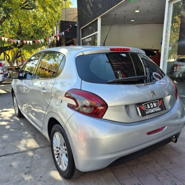 Peugeot 208 1.5 Allure NAV 2017