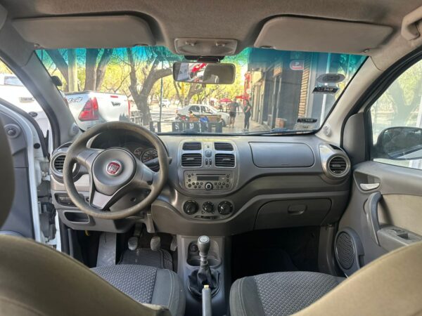 4dc37d71-7d97-40ea-a6a1-fdd5a6ca22d5 Fiat Grand Siena 1.6 Essence 2013