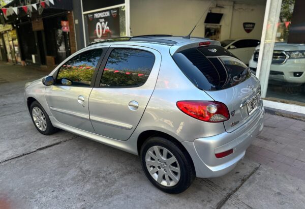Peugeot 207 Compact 1.4 HDi XT Feline 2013