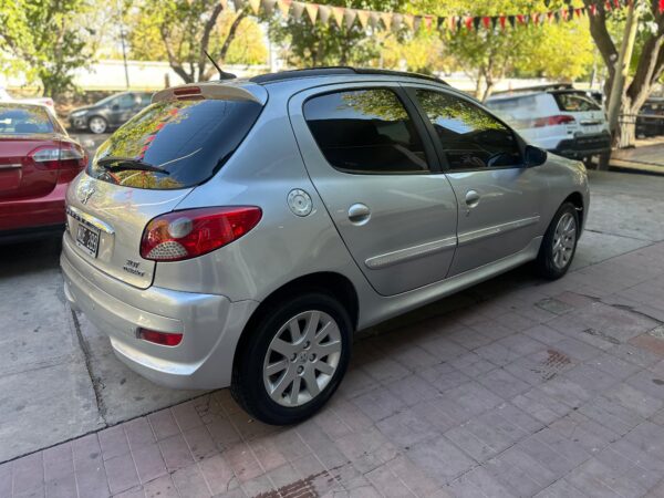 Peugeot 207 Compact 1.4 HDi XT Feline 2013