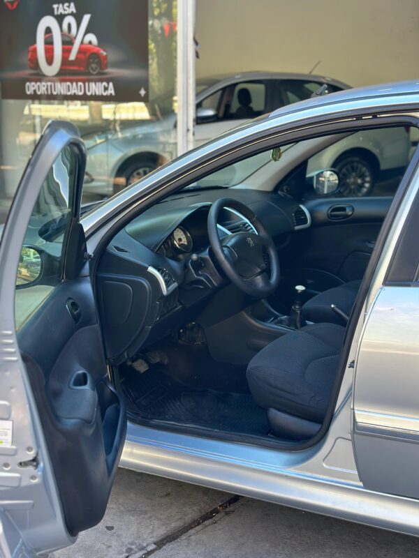 Peugeot 207 Compact 1.4 HDi XT Feline 2013