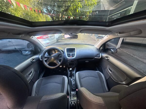 Peugeot 207 Compact 1.4 HDi XT Feline 2013