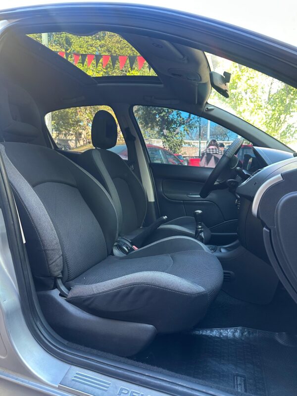 Peugeot 207 Compact 1.4 HDi XT Feline 2013