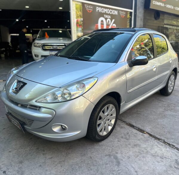Peugeot 207 Compact 1.4 HDi XT Feline 2013