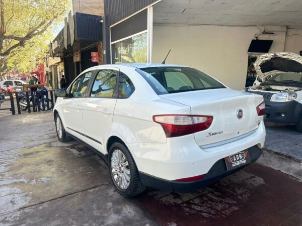 da47ab63-cf3f-4ed9-bb2f-a455e98c324f Fiat Grand Siena 1.6 Essence 2013