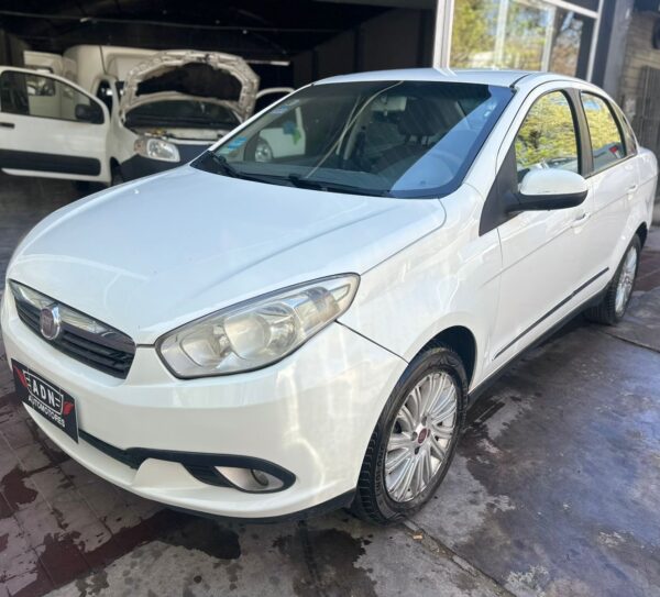 e77e6f83-48bf-42cc-9242-f8556e62cd0a Fiat Grand Siena 1.6 Essence 2013