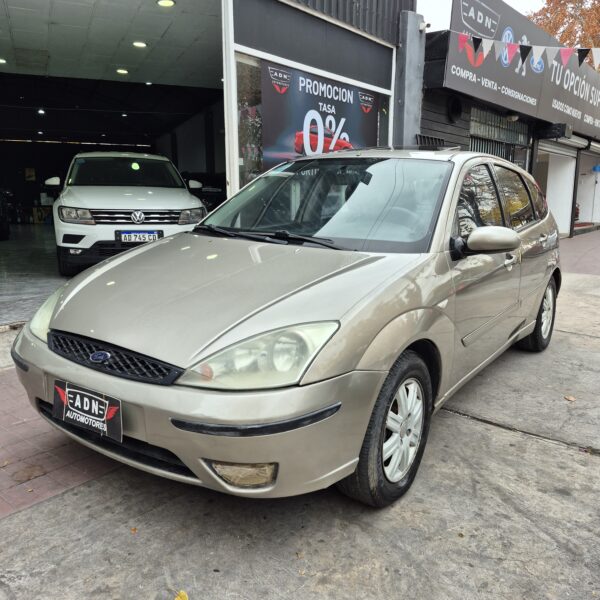 Ford Focus Ghia 2.0 16V 5 Puertas 2004