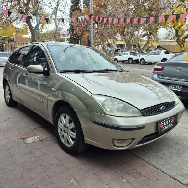 Ford Focus Ghia 2.0 16V 5 Puertas 2004