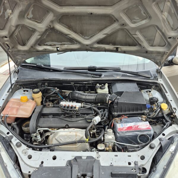 Ford Focus Ghia 2.0 16V 5 Puertas 2004