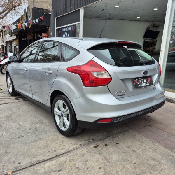 Ford focus 5P 1.6 N MT S 2014