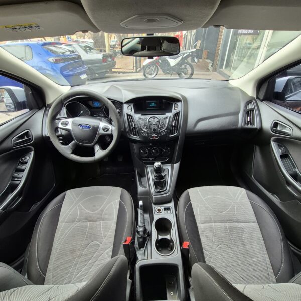 Ford focus 5P 1.6 N MT S 2014